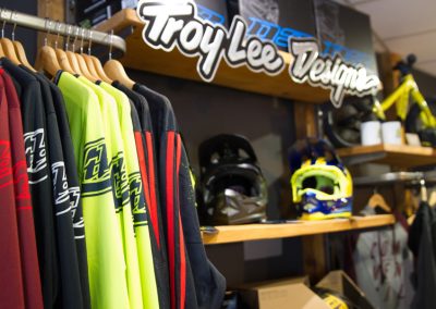 Bike And Py à Lourdes dans les Pyrénées - Shop Commencal