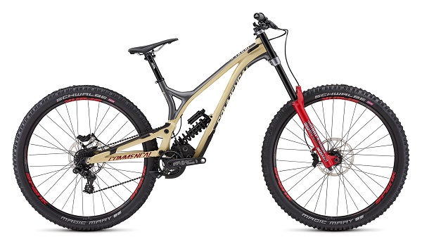 Downhill bike rental pyrenees Commencal Supreme 29