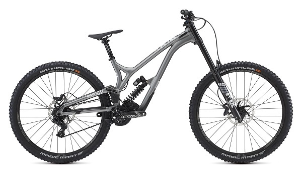 Commencal-Supreme-DH-2021-location-vtt-pyrenees